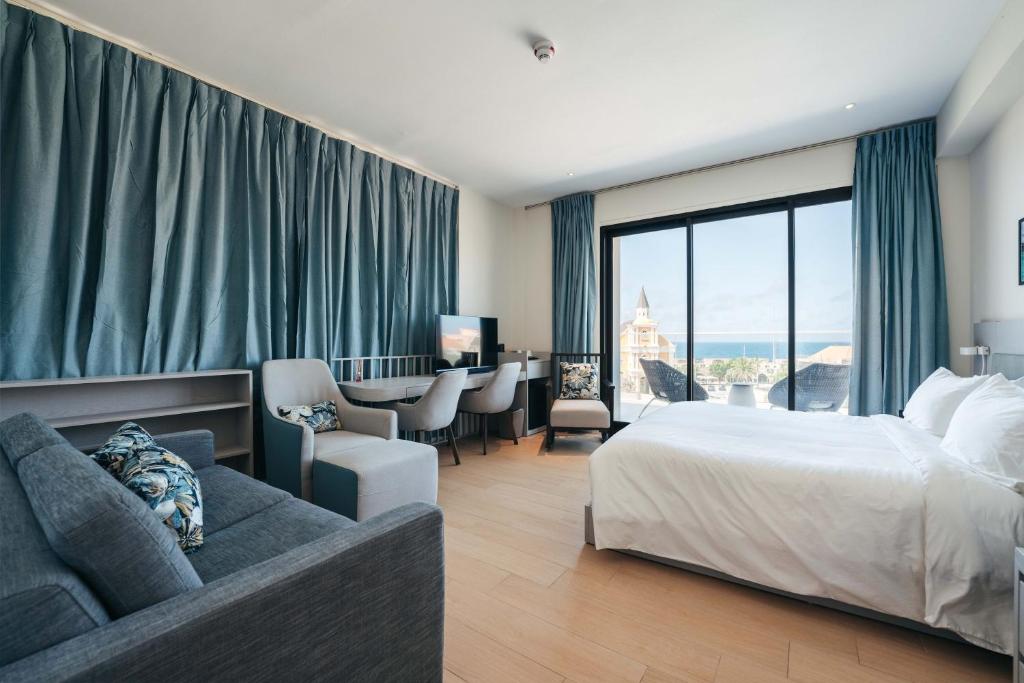 Elements Hotel & Shops 2