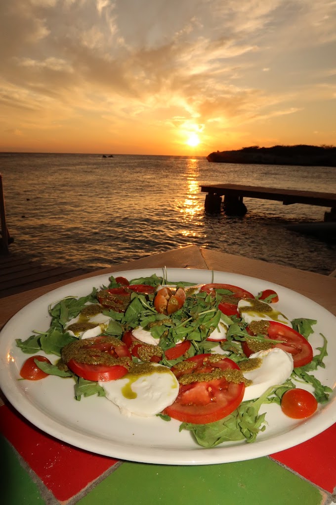 Tomatoes Pizza Curacao 2