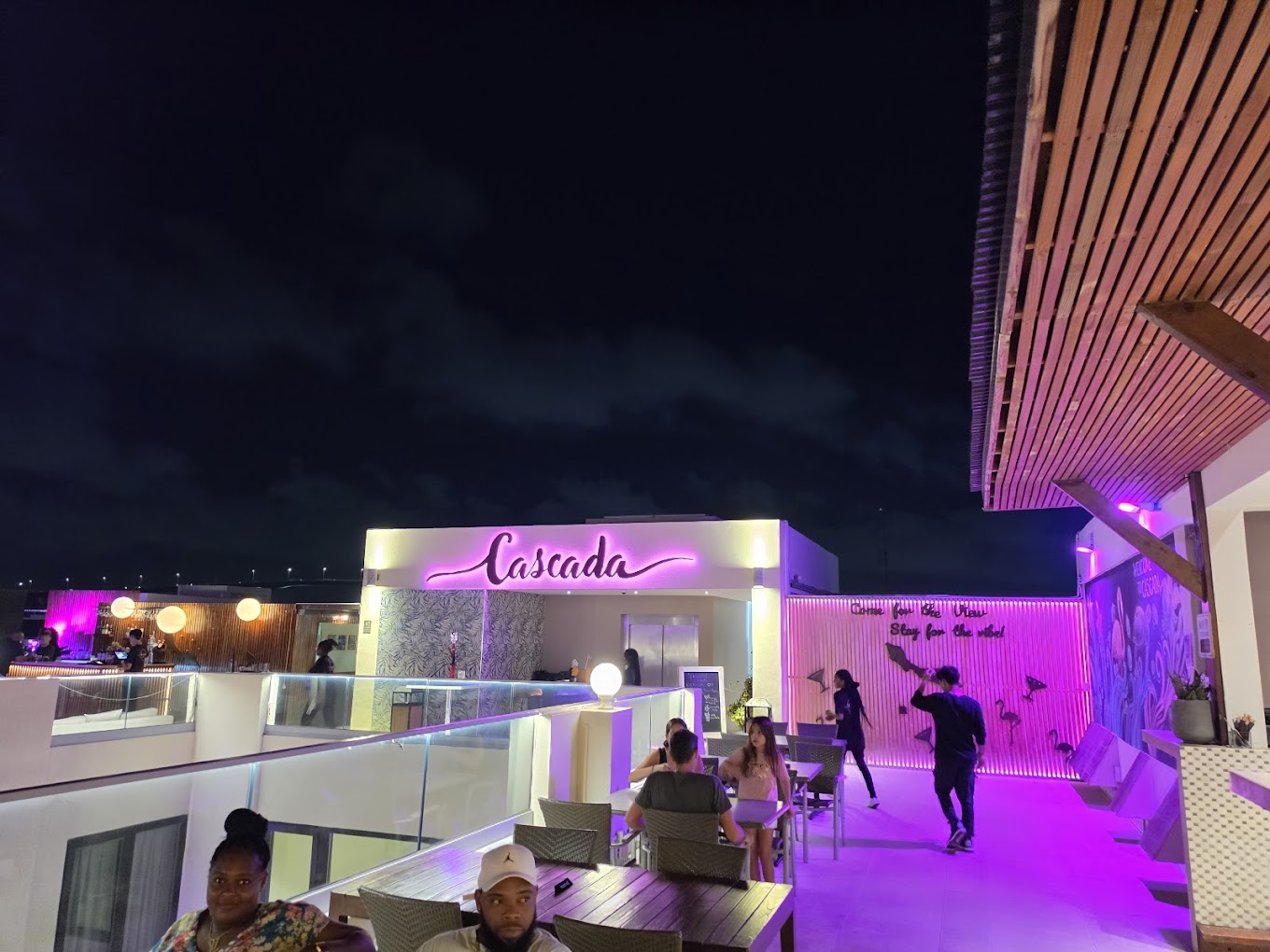 Cascada Rooftop Bar + Kitchen